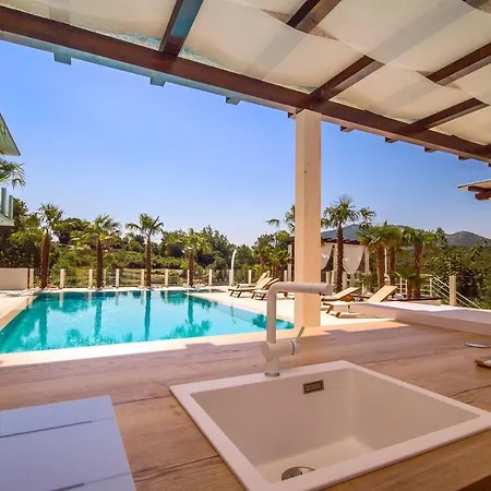 Caribic With 72sqm Private Pool, Whirlpool, Sauna, Outdoor Lounge Area