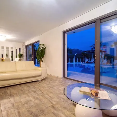 Caribic With 72sqm Private Pool, Whirlpool, Sauna, Outdoor Lounge Area *