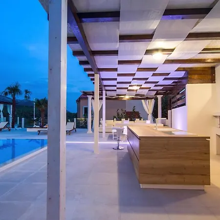 Caribic With 72sqm Private Pool, Whirlpool, Sauna, Outdoor Lounge Area